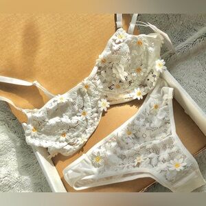 NWT Moxy Wild White Flower Lingerie